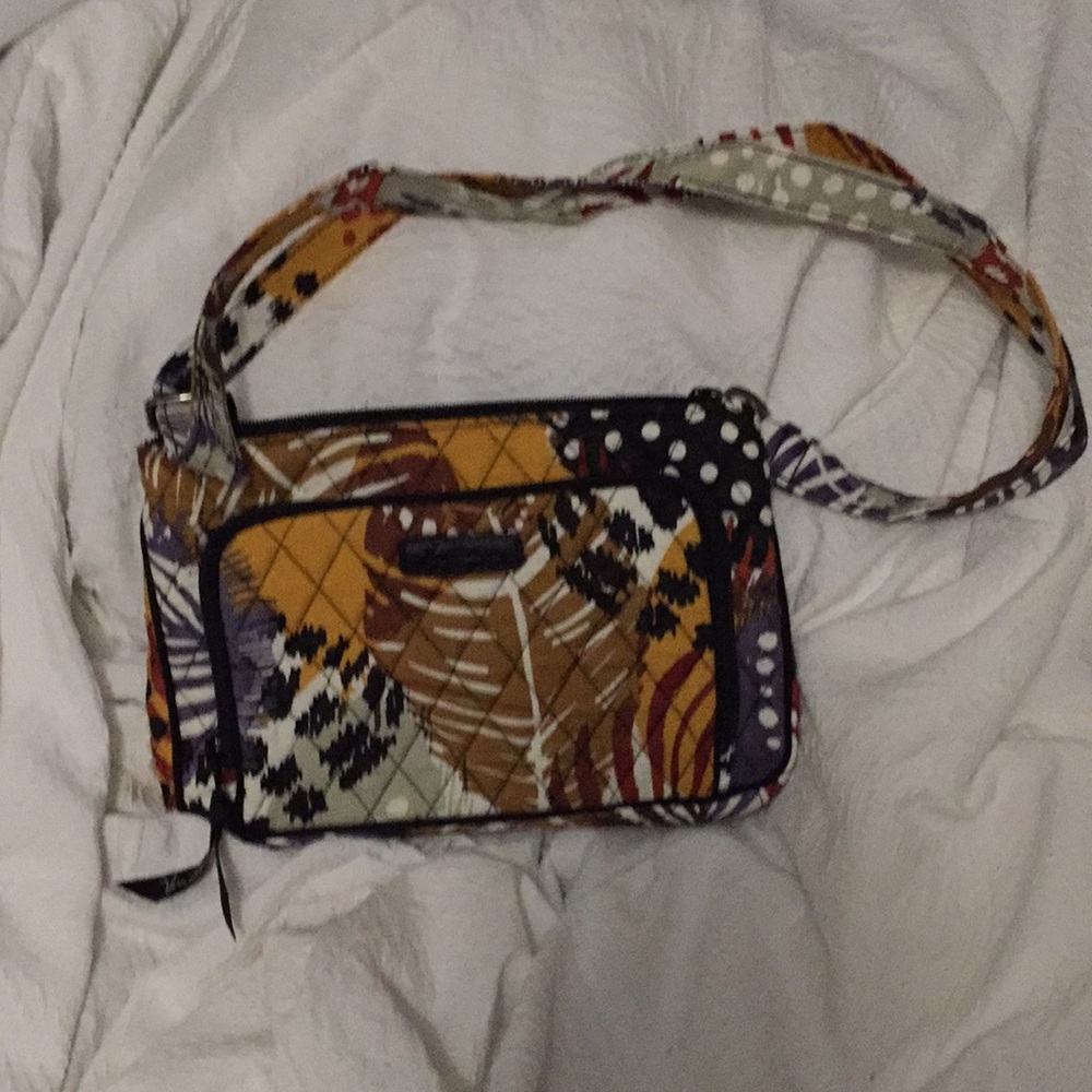 Vera Bradley pocket book brand new make an offer